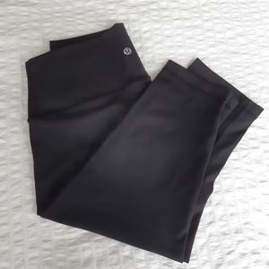 Lululemon Wunder Under Crop sz 8